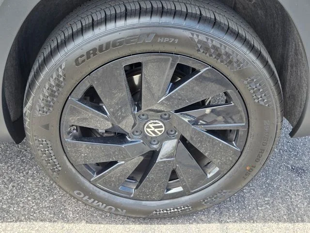 Certified Used 2024  Volkswagen 2.0T SE w/Technology image 11