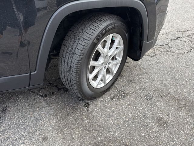 Used 2015 Black Jeep Latitude image 11