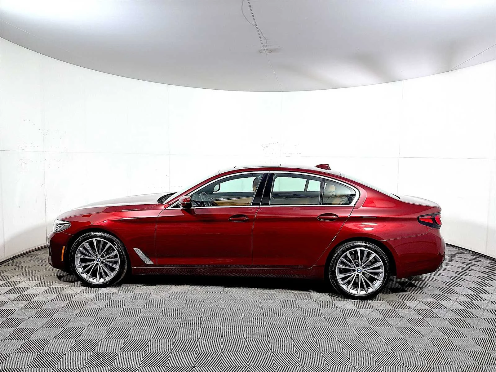 Used 2023 Aventurin Red Metallic BMW 530i xDrive image 4