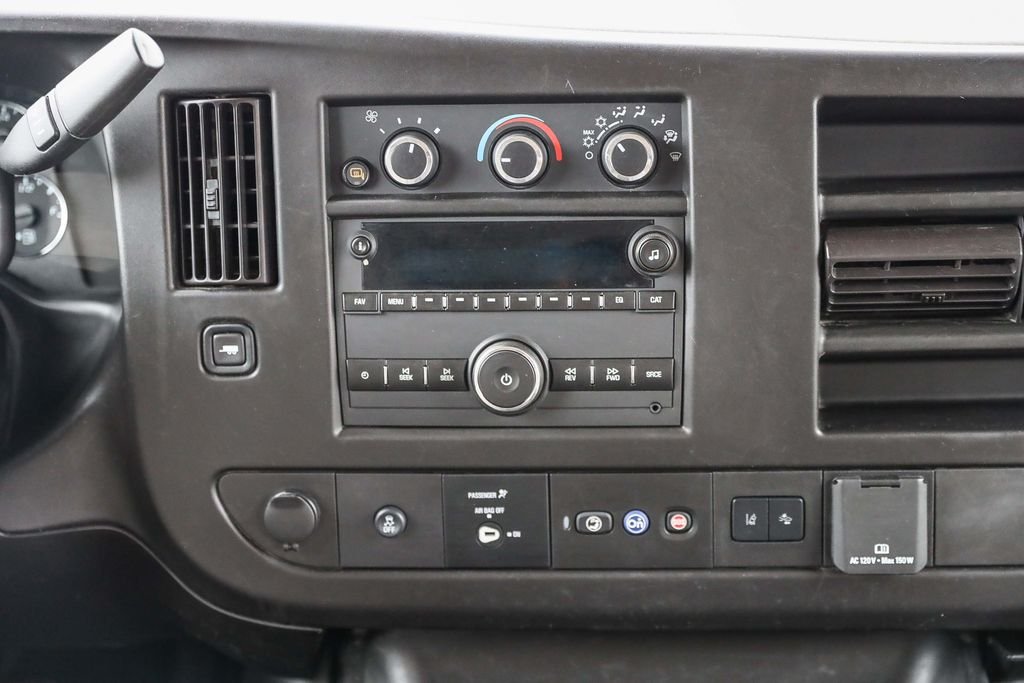2024 Chevrolet Express Passenger LT - Photo 16