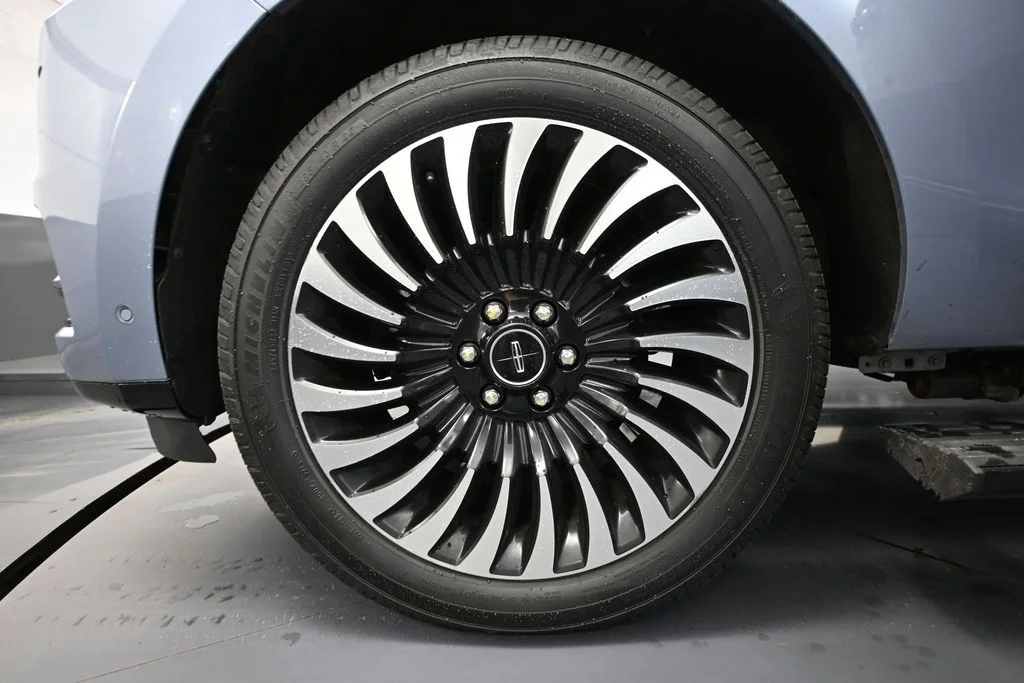 Used 2019 Blue Lincoln Black Label image 12
