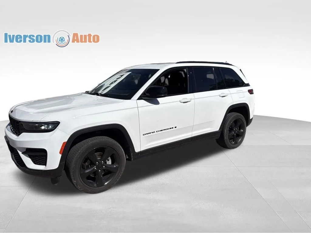 Used 2023 White Jeep Altitude X image 4