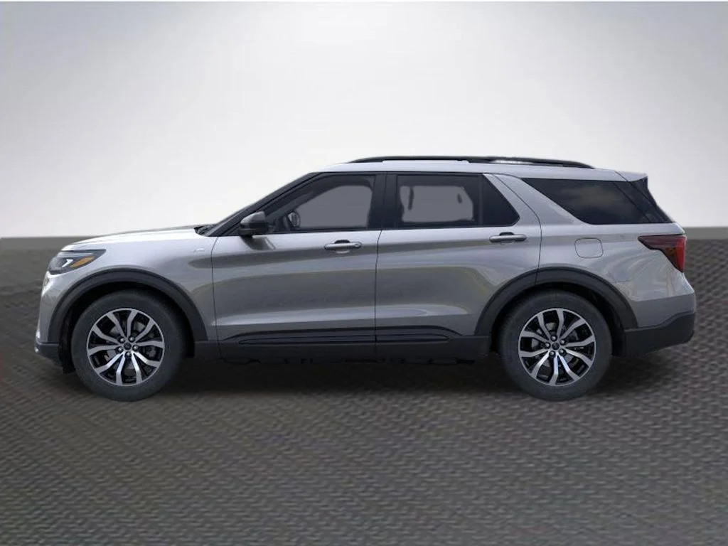 New 2026 Carbonized Gray Metallic Ford ST-Line image 3