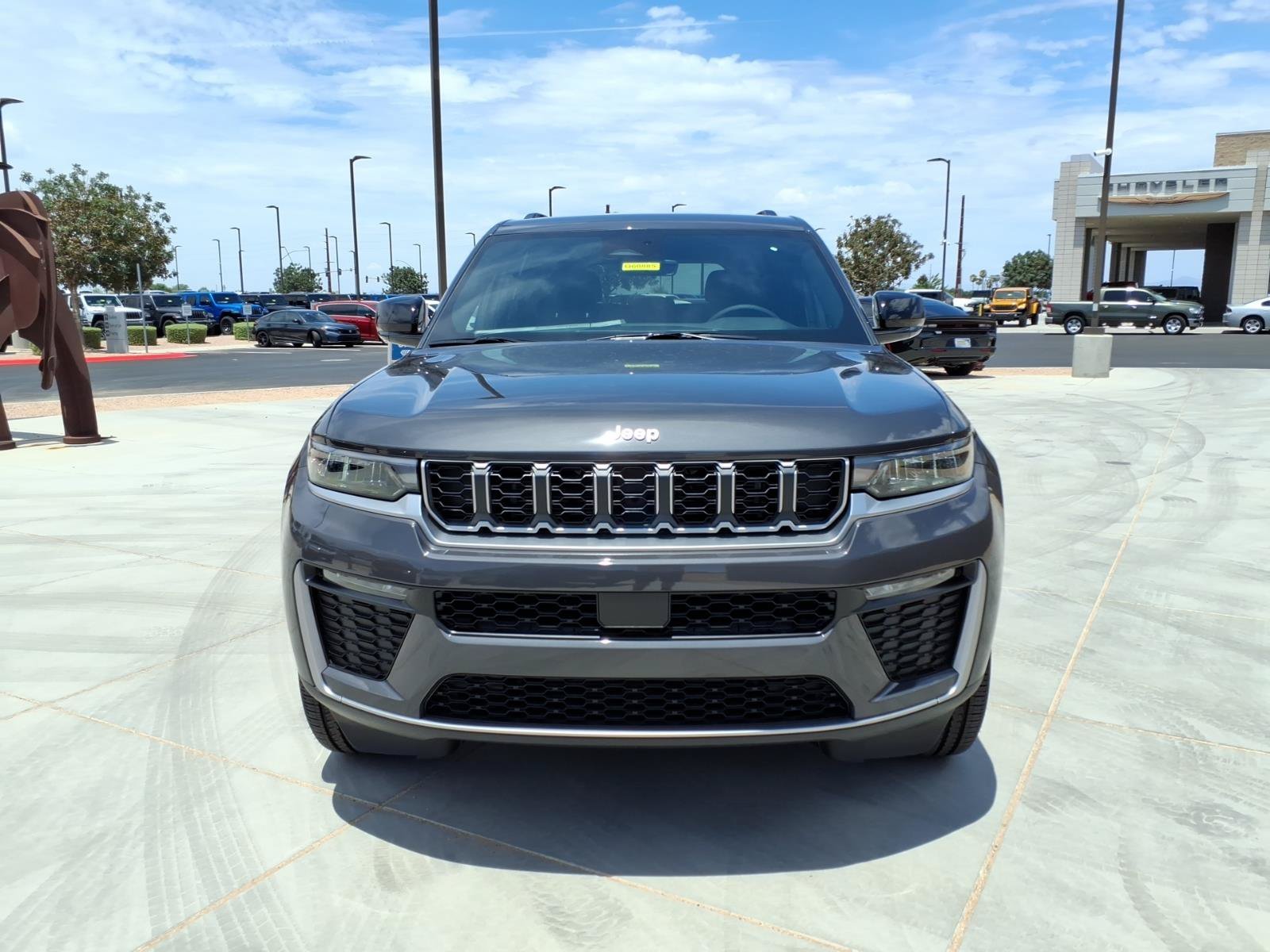 New 2026 Baltic Gray Metallic Clear-Coat Exterior Paint Jeep Limited image 2