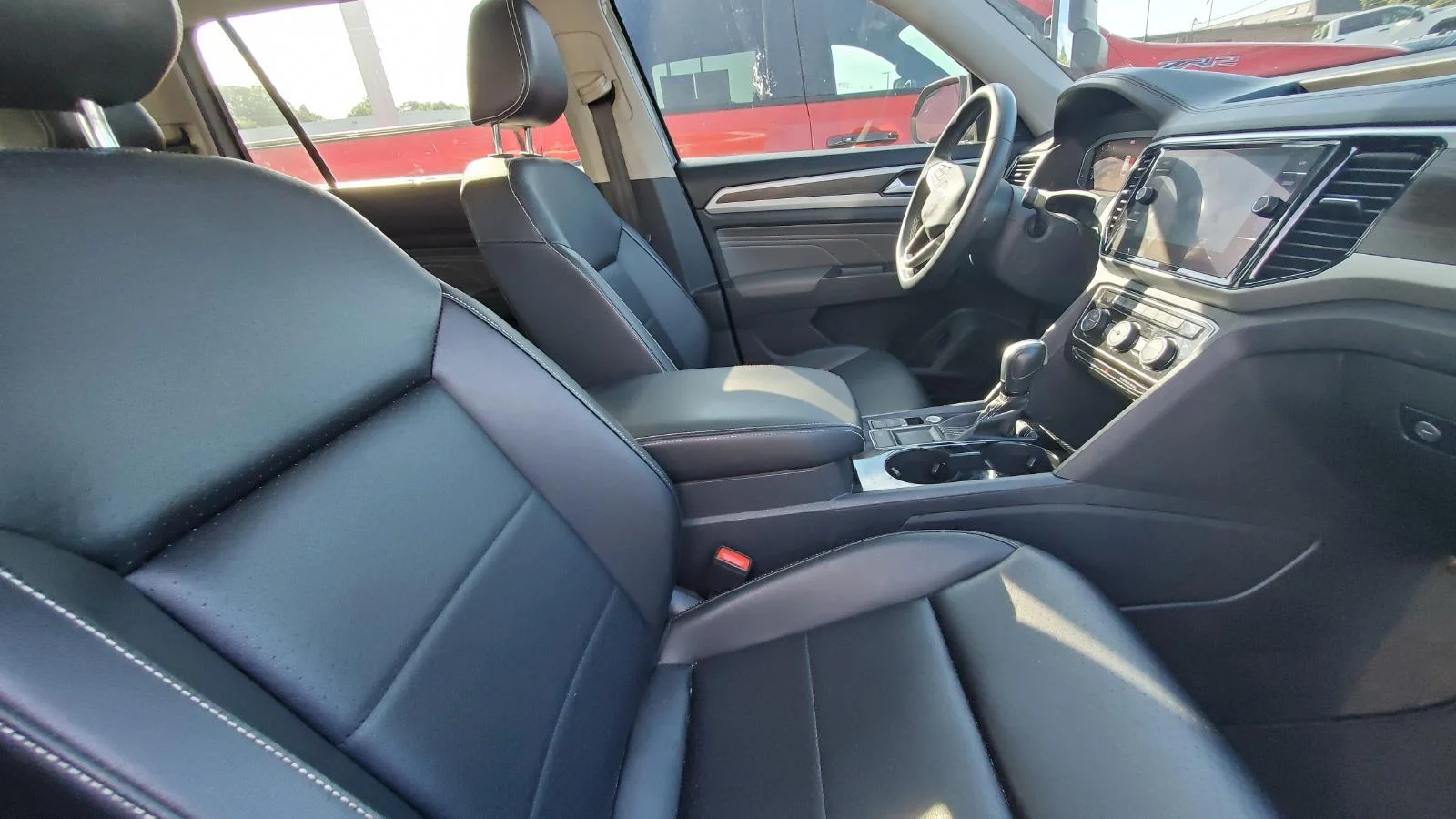Used 2022 Pyrite Silver Metallic Volkswagen 2.0T SE w/Technology image 4