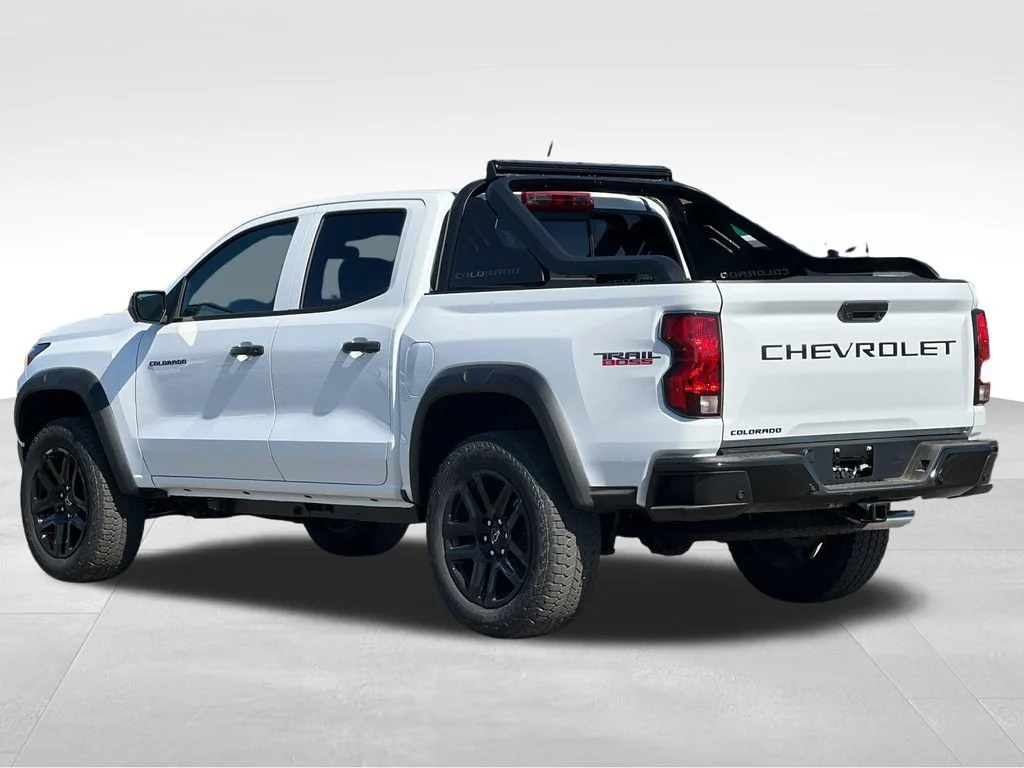 Used 2025 Summit White Chevrolet Trail Boss image 3