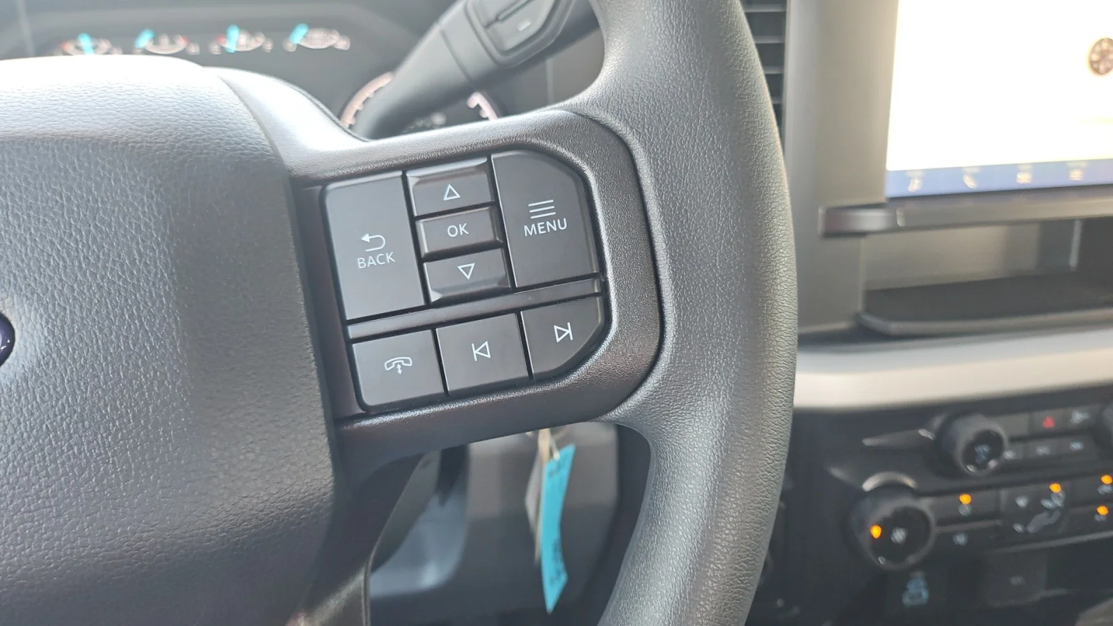 New 2027 Oxford White Ford XL 2WD image 17