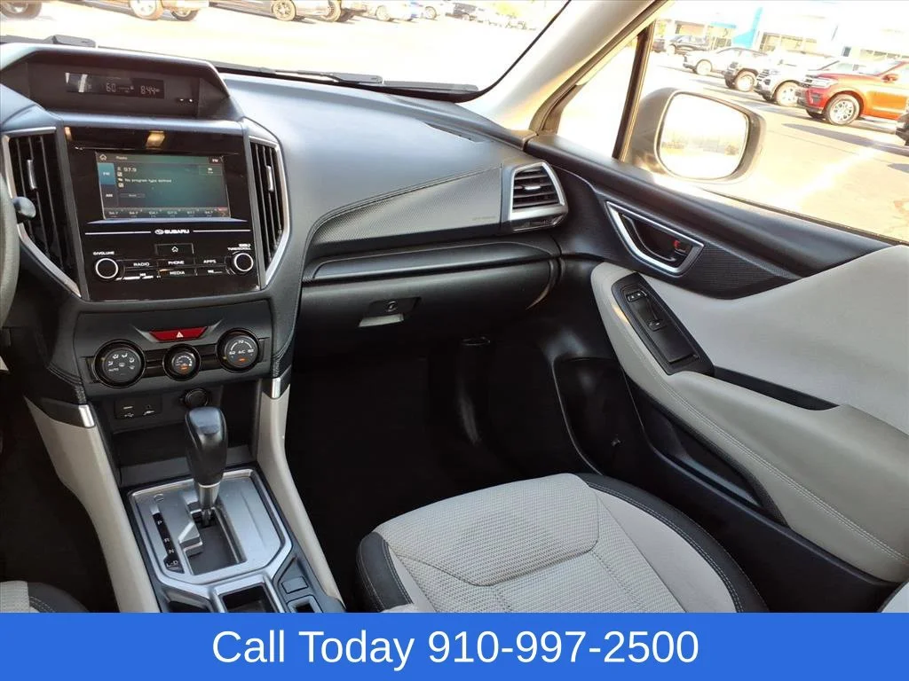 Used 2023 White Subaru  image 26