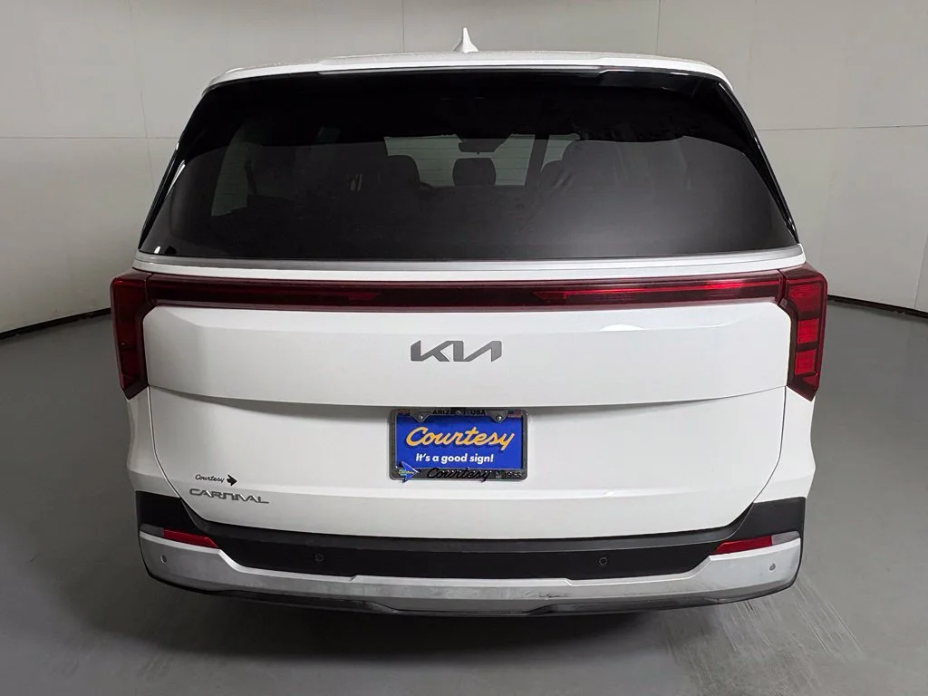 Used 2025 White Kia LXS image 7