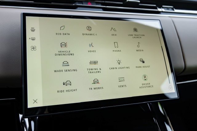 New 2027 Fuji White Land Rover Dynamic SE image 45