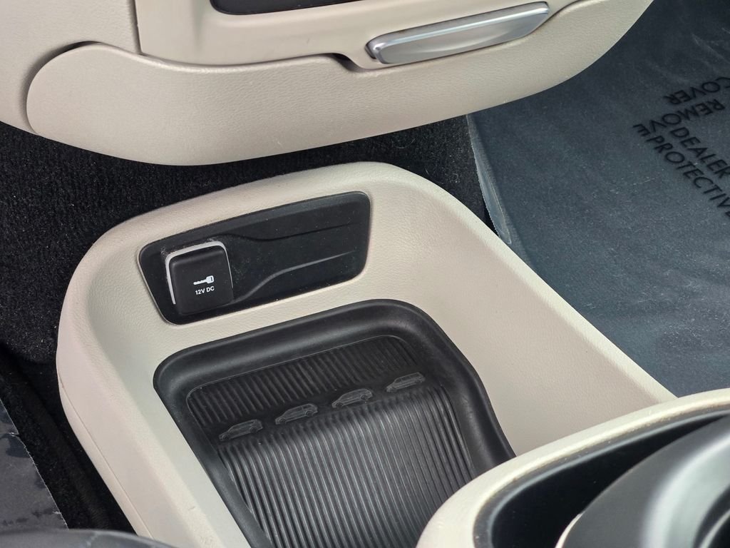 2023 Chrysler Pacifica Touring L - Photo 38