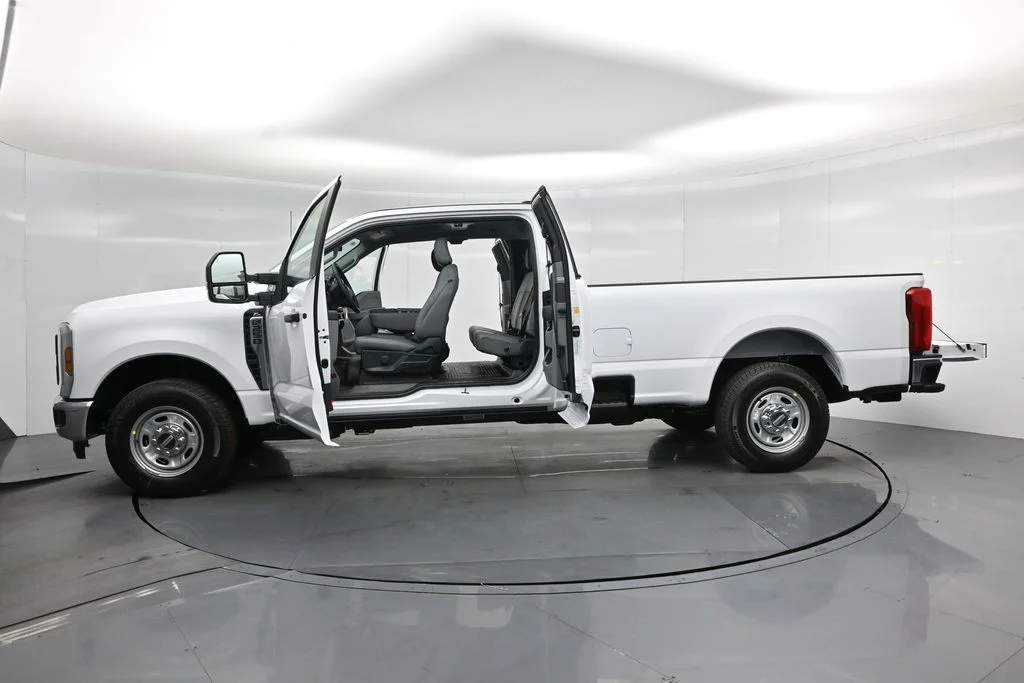 New 2026 Oxford White Ford XL image 28