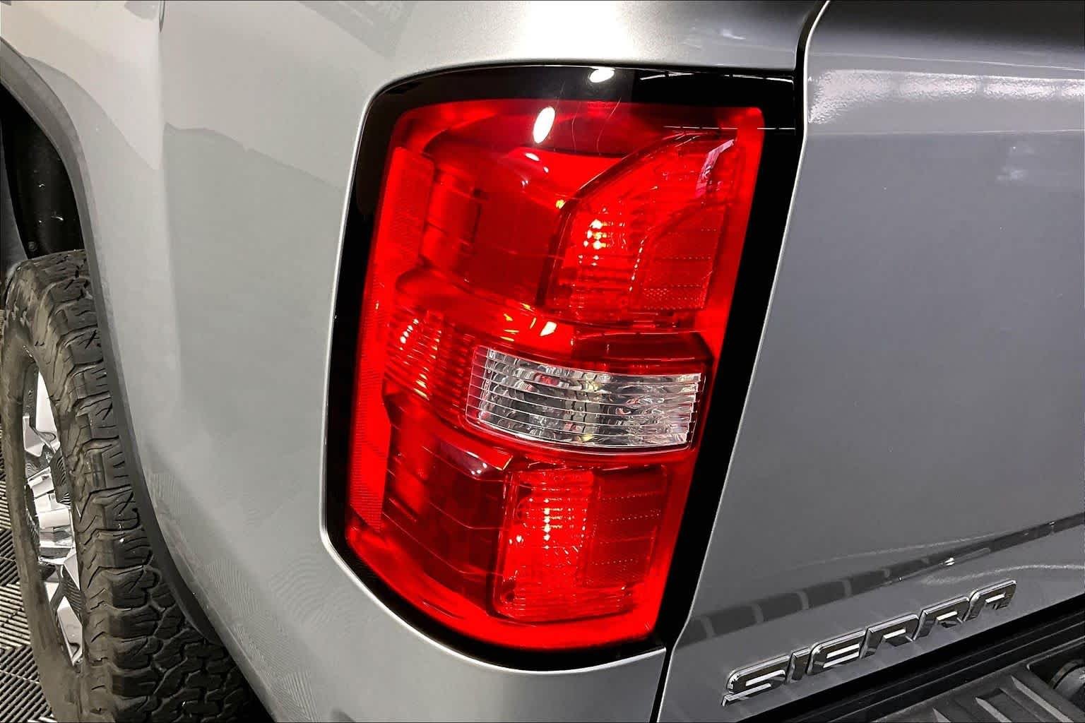 Used 2018 Quicksilver Metallic GMC Denali image 28