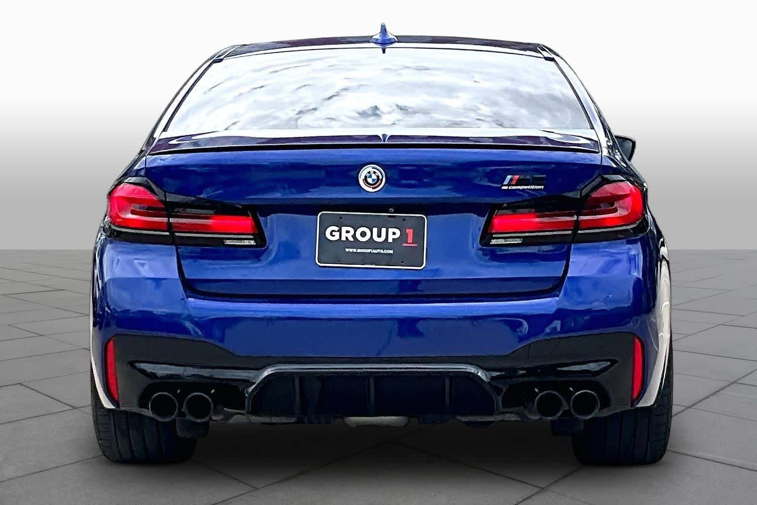 Used 2022 Marina Bay Blue Metallic BMW  image 4