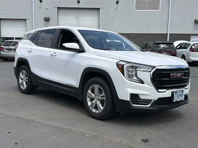 Used 2024 White GMC SLE image 15