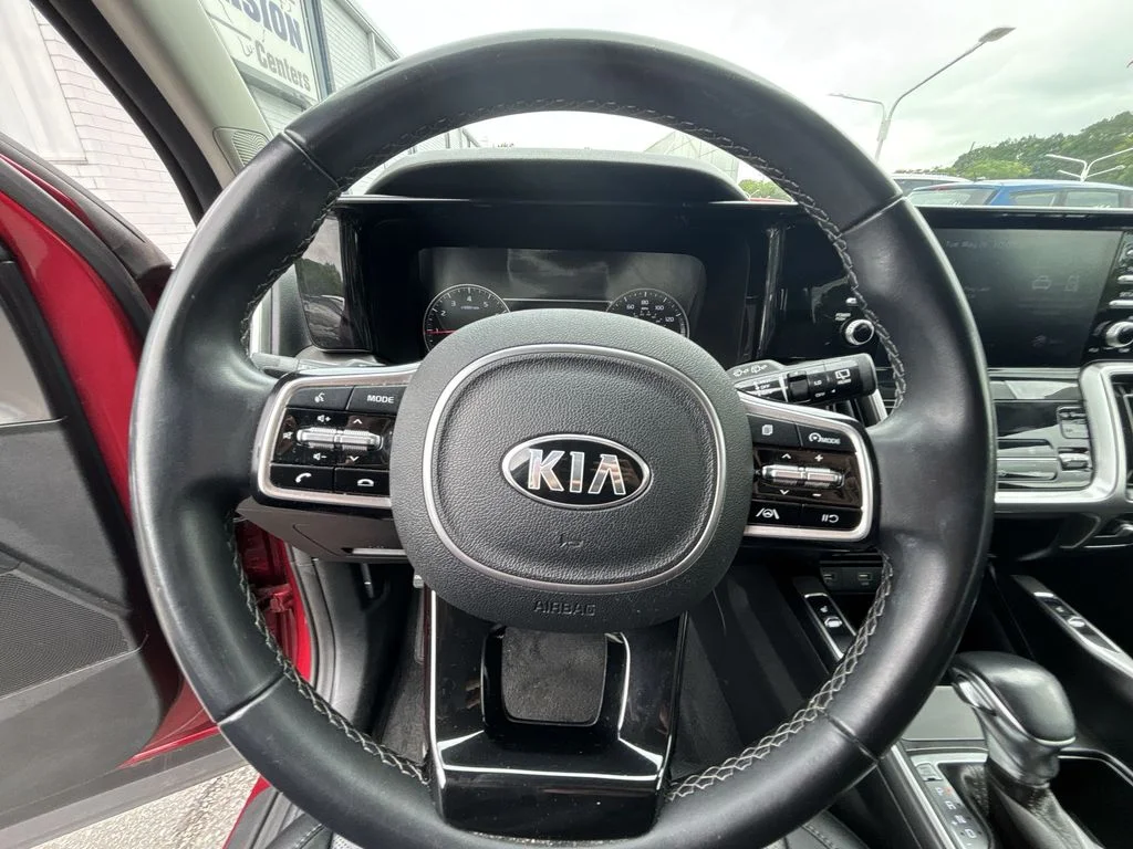 Used 2021 Red Kia S image 11