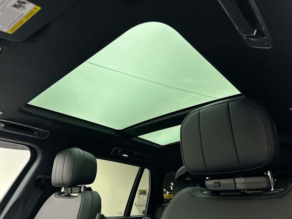 New 2026 Eiger Grey Land Rover SE image 11