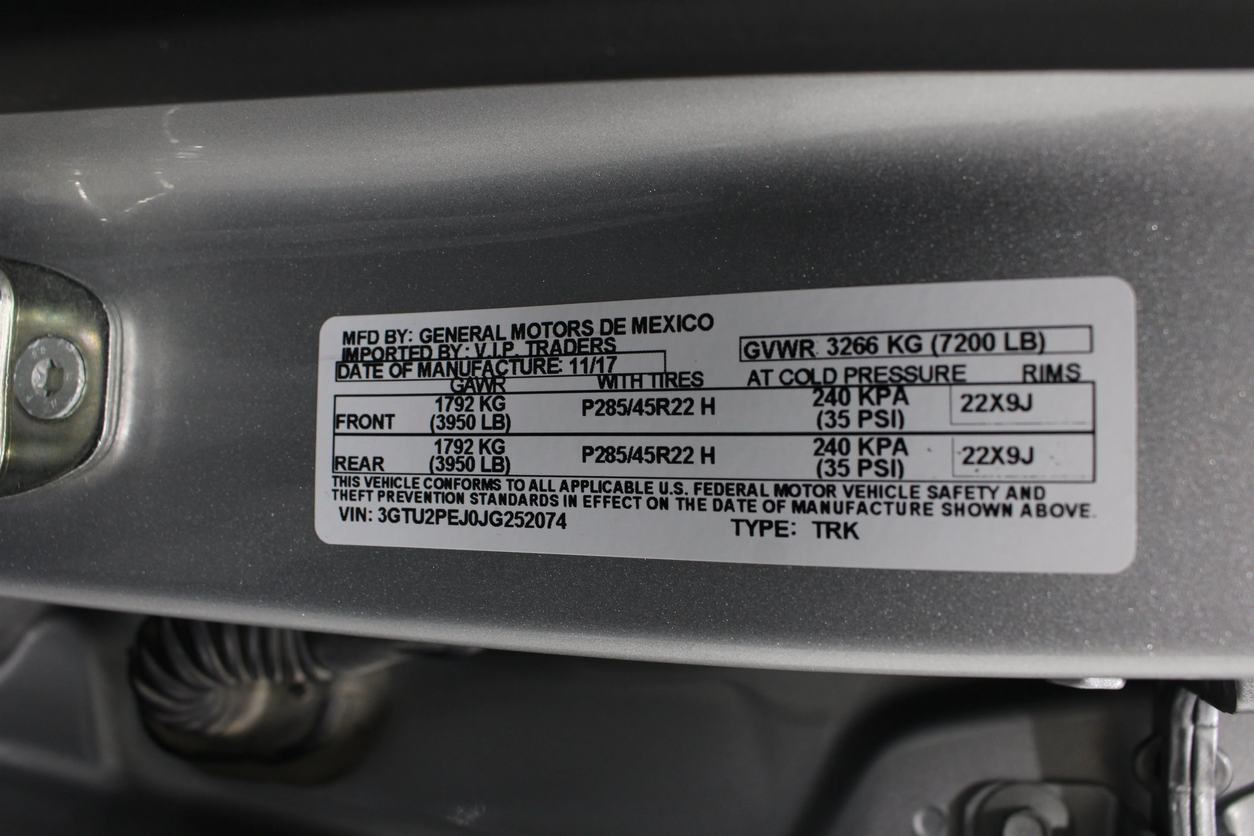 Used 2018 Quicksilver Metallic GMC Denali image 38