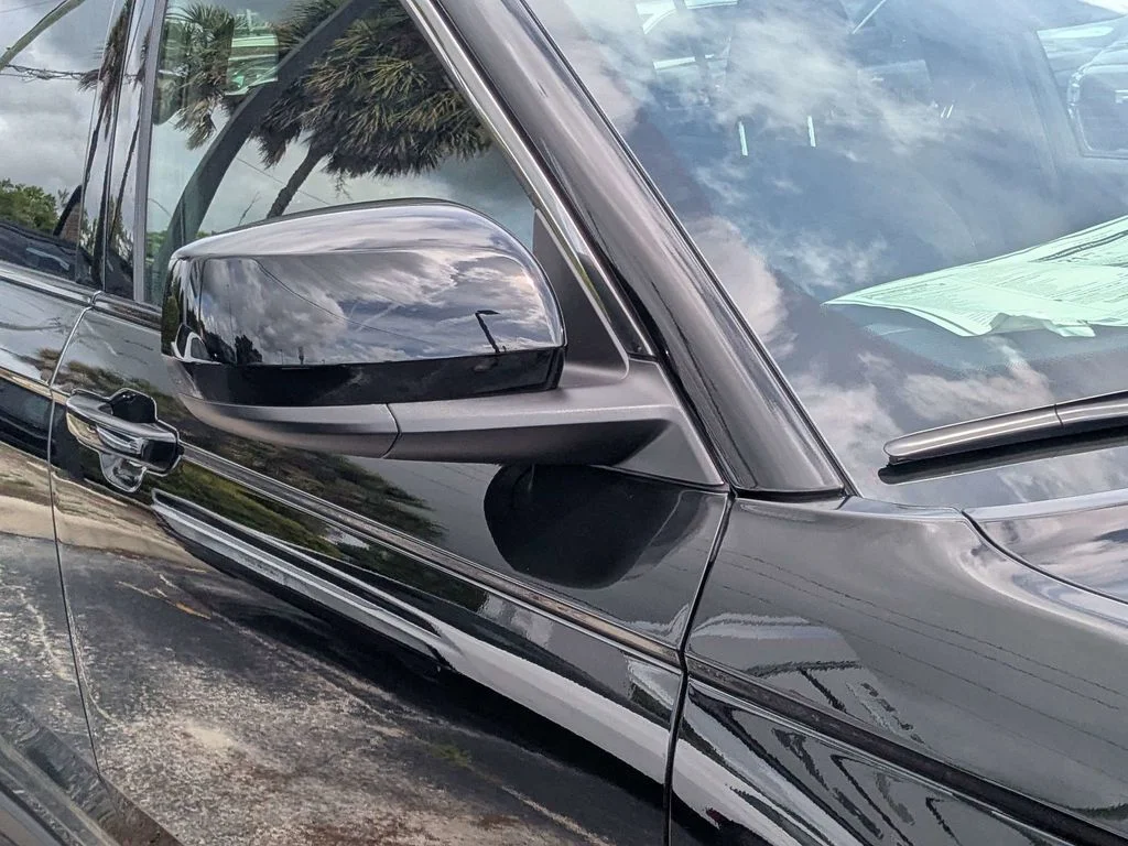 New 2026 Diamond Black Crystal Pearlcoat Jeep Laredo image 11