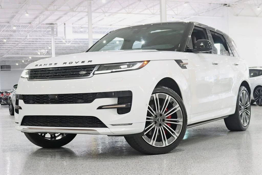 Used 2024  Land Rover Dynamic SE image 7