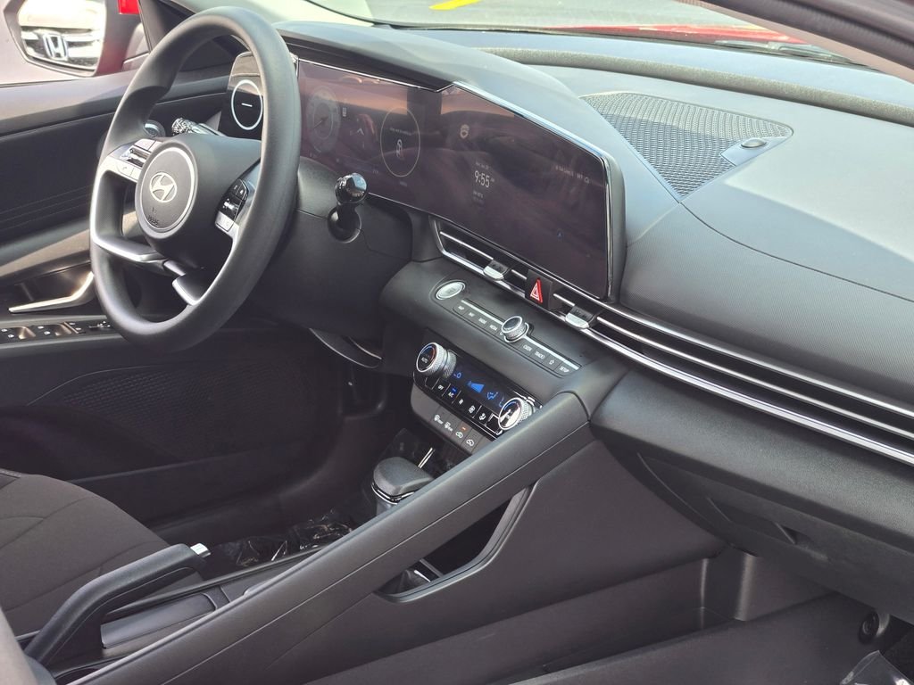 2024 Hyundai Elantra SEL - Photo 11
