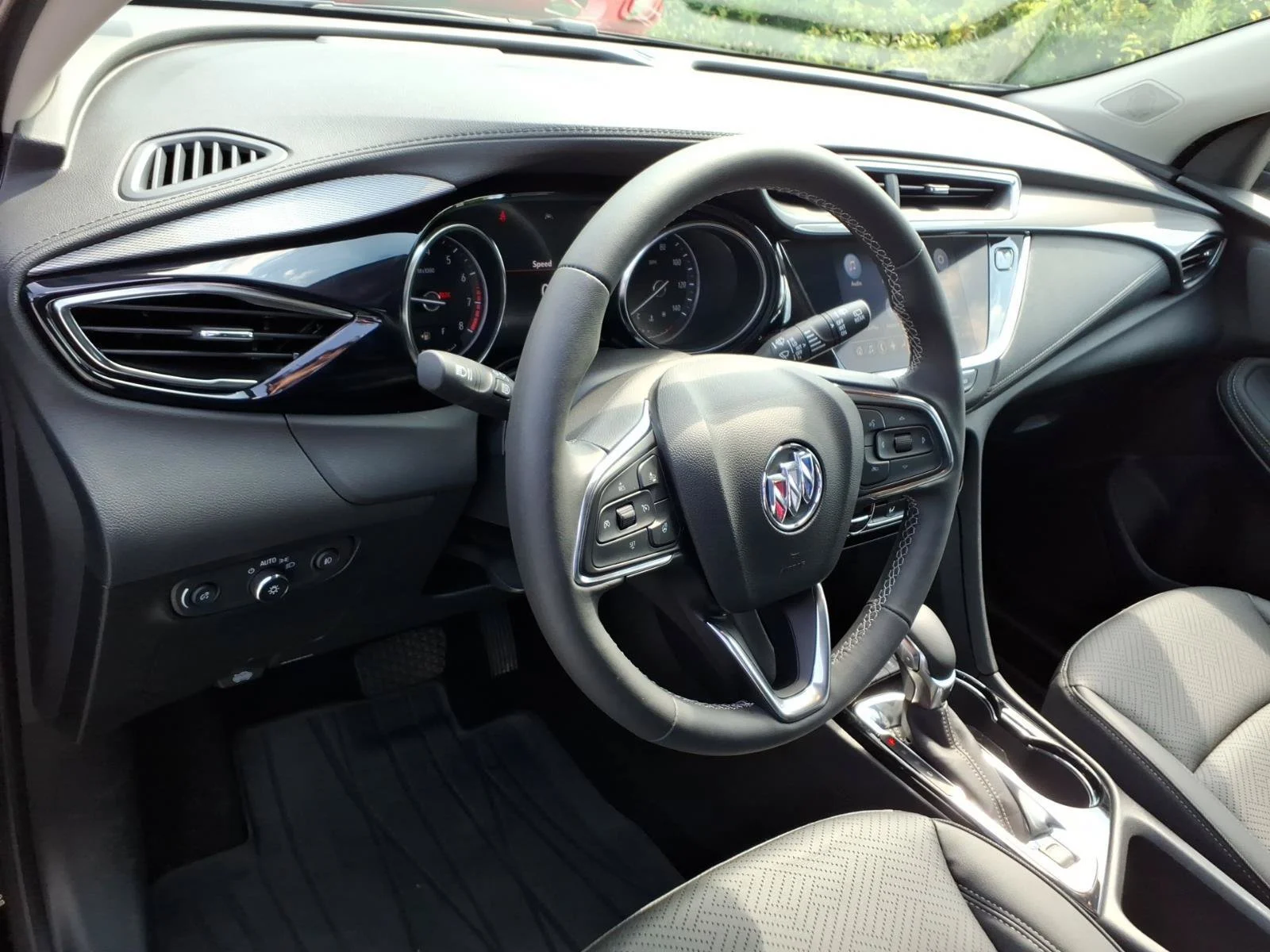 Used 2023 Ebony Twilight Metallic Buick Essence image 4
