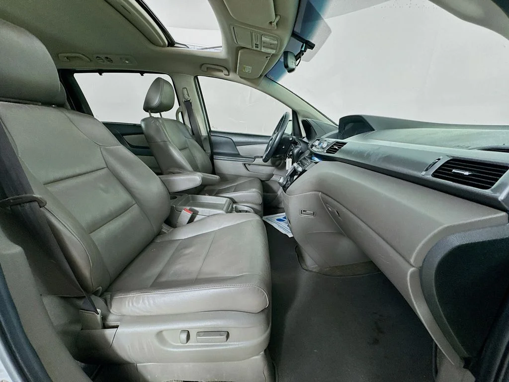 Used 2013 Silver Honda EX-L image 37
