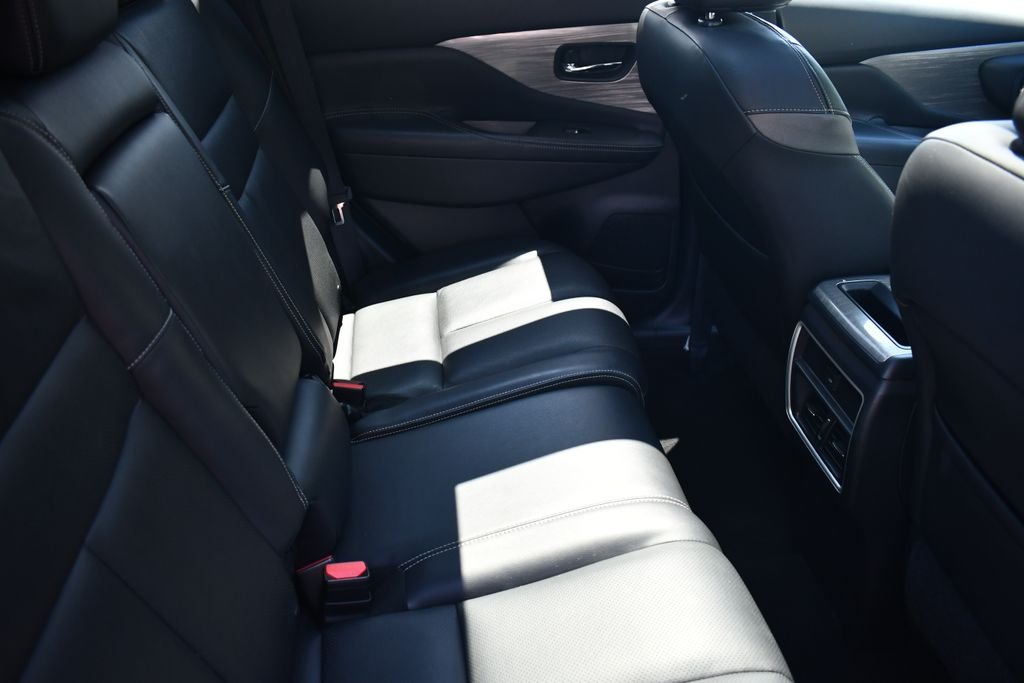 Used 2016 Magnetic Black Nissan SL image 32