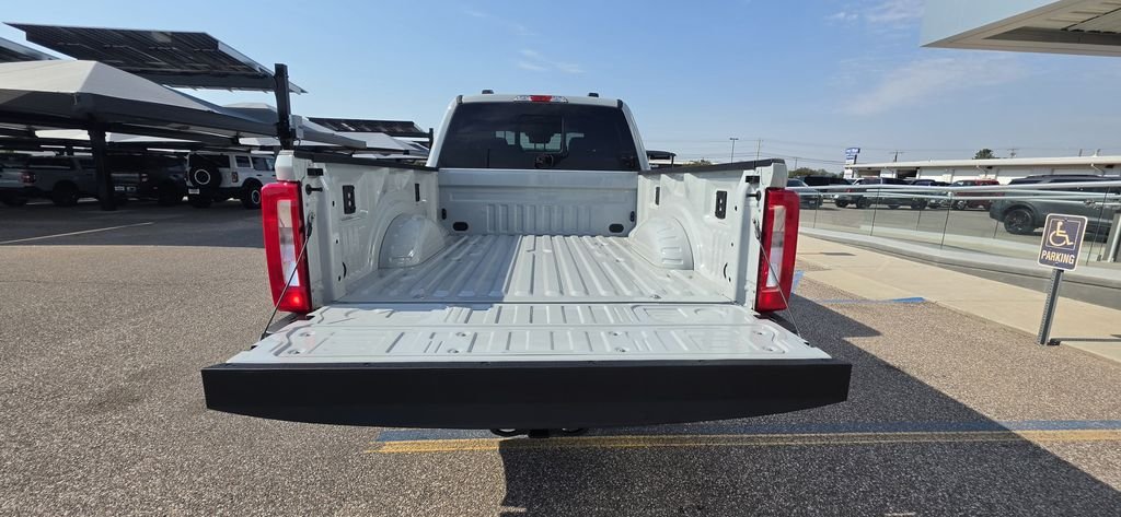 New 2026 Avalanche Ford F-350® XLT image 9