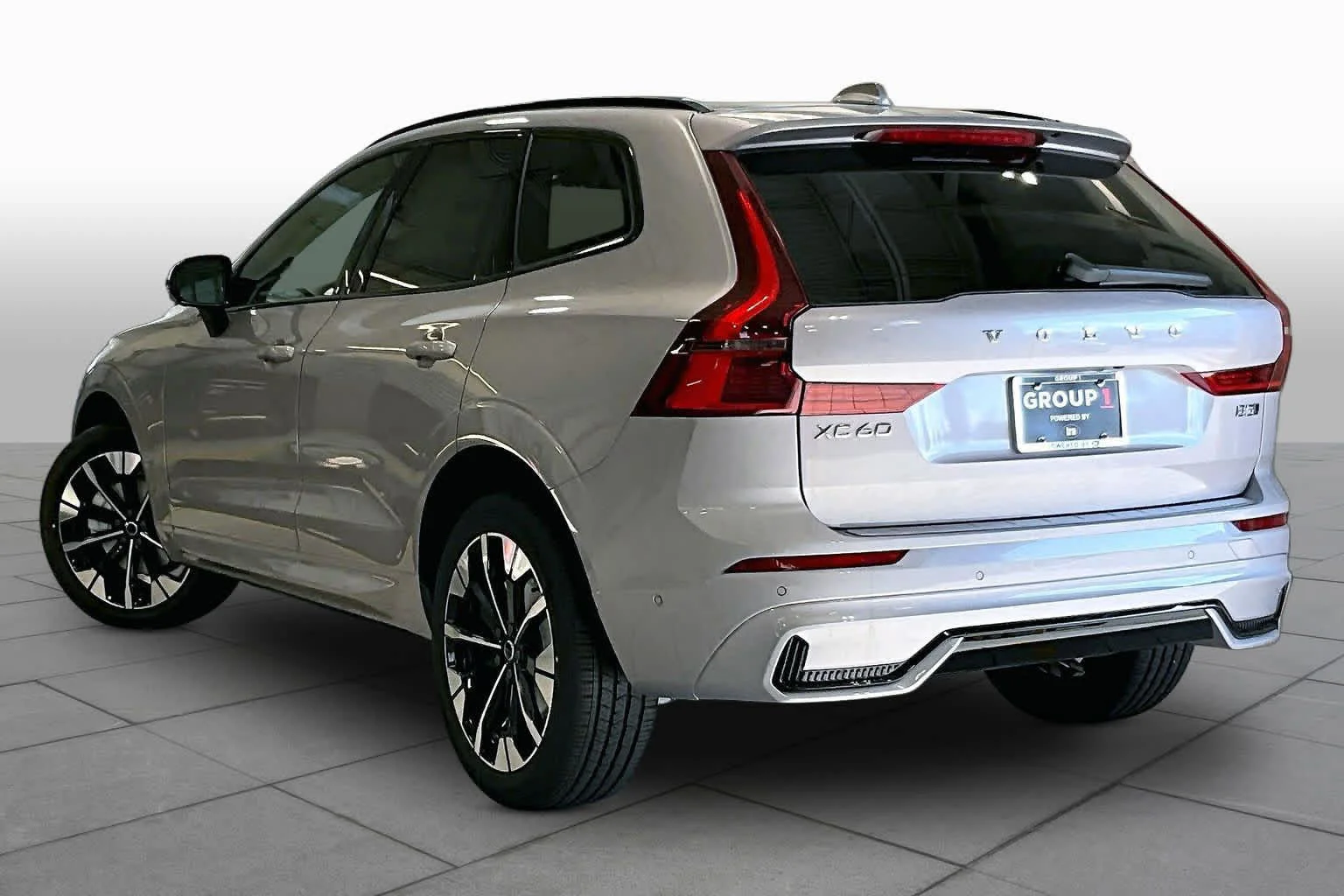 New 2026 Aurora Silver Volvo Plus image 3