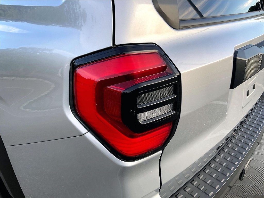 Used 2025  Toyota SR5 image 32