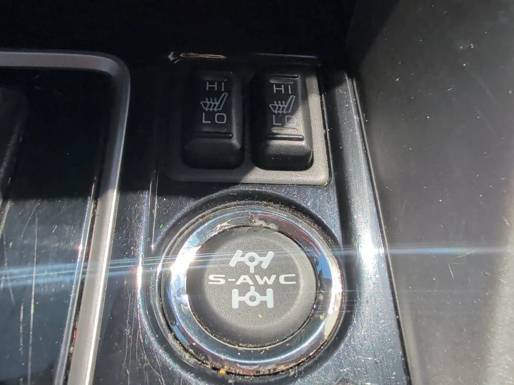 Used 2024  Mitsubishi  image 22