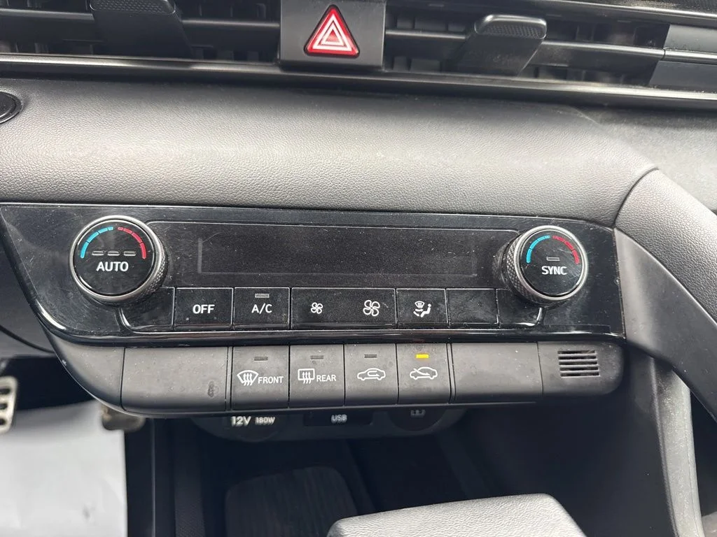 Used 2025 Blue Hyundai SEL Sport image 25