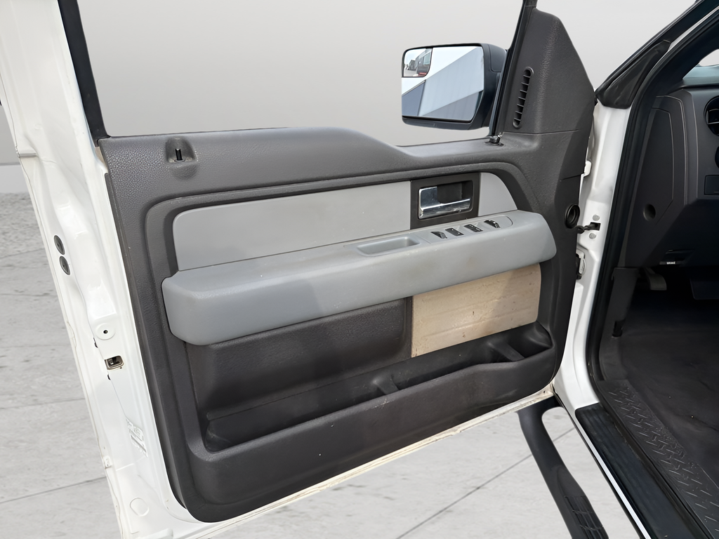 Used 2013 White Ford XL image 13