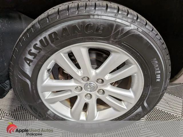 Used 2006 Gold Toyota Limited image 51