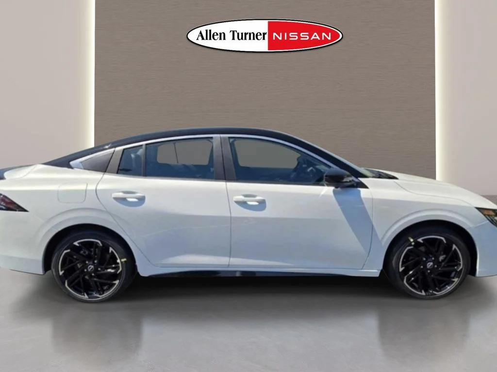 2026 Nissan Sentra SR - Photo 5
