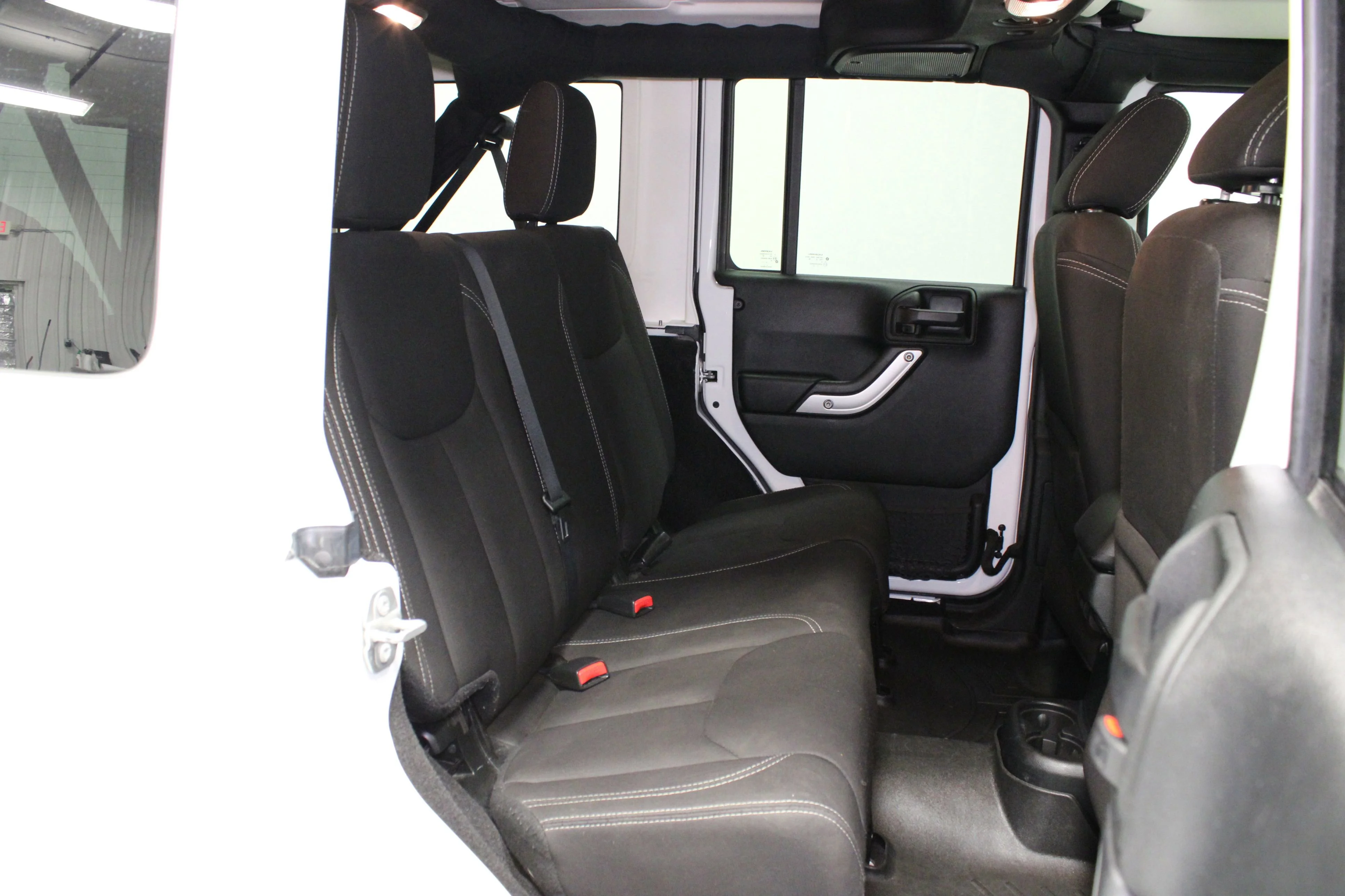 Used 2016 Bright White Clearcoat Jeep Rubicon image 16