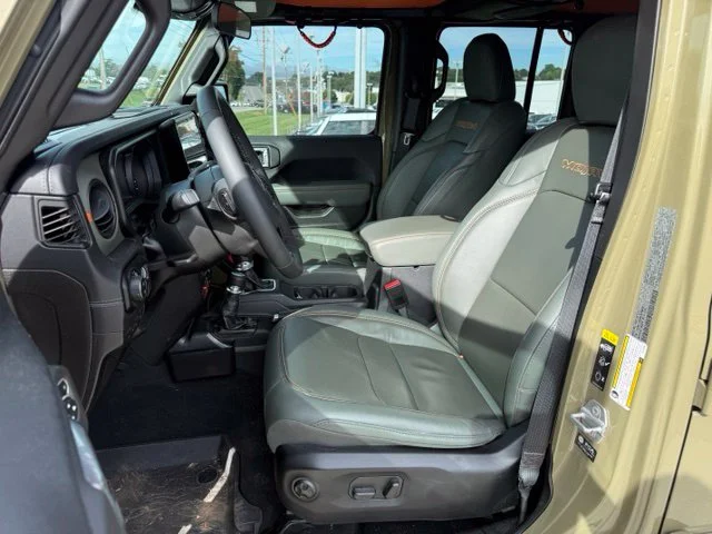 Used 2025  Jeep Mojave image 11