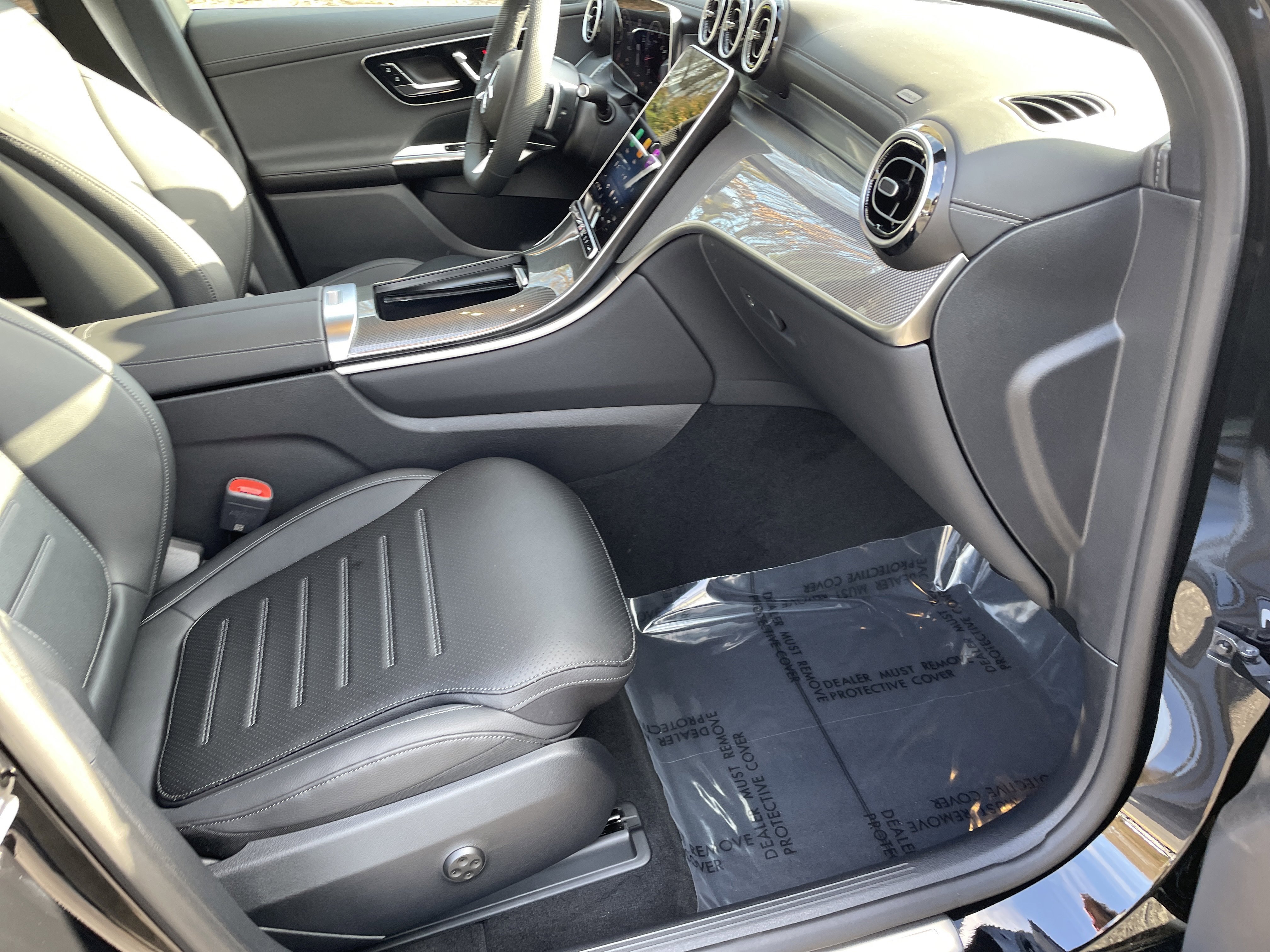 New 2026 Black Mercedes-Benz GLC 300 SUV image 43