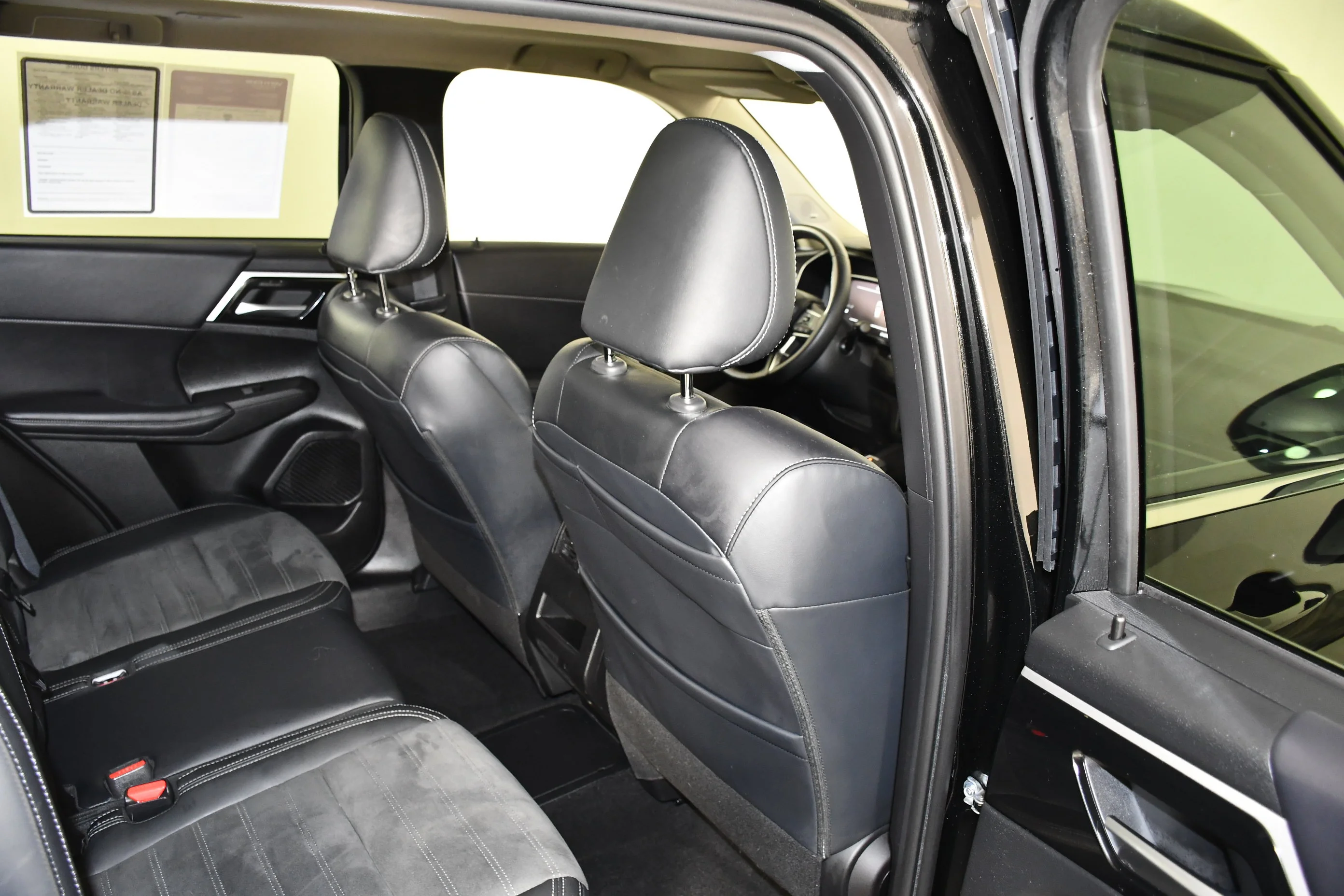 Certified Used 2025 Black Diamond Mitsubishi SE image 44
