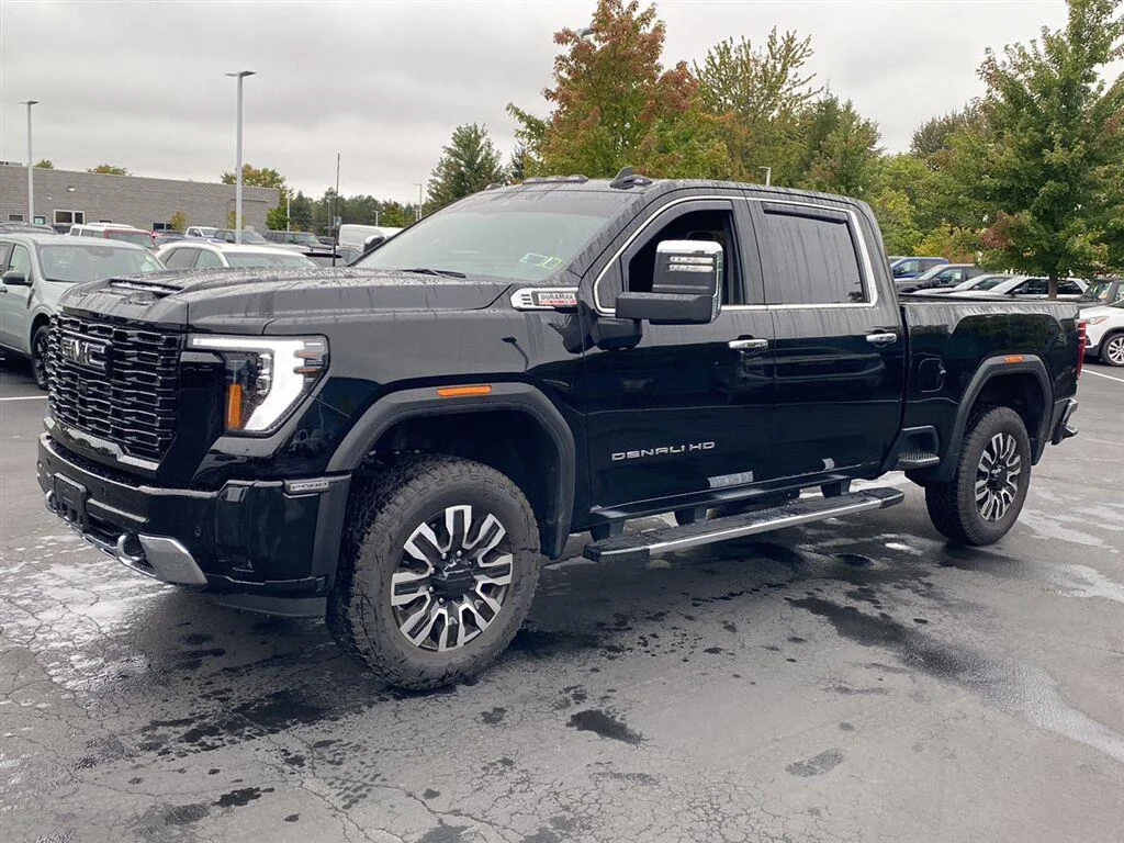 Used 2025 Onyx Black GMC Denali image 7