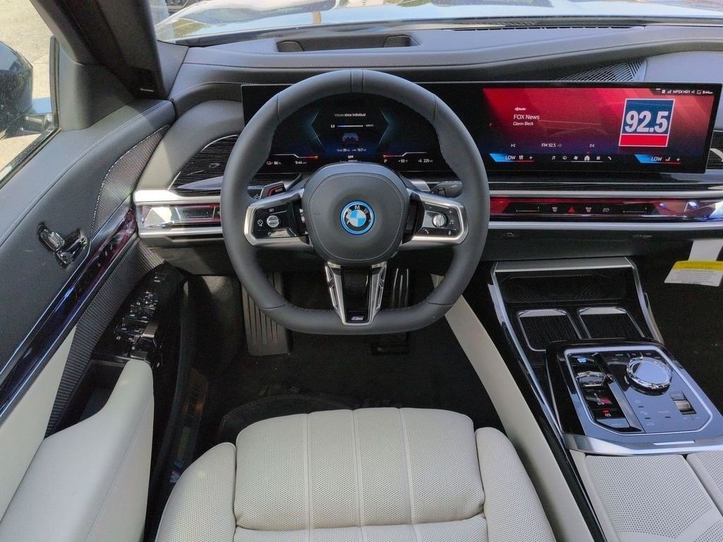 New 2026 Tanzanite Blue II Metallic BMW xDrive60 image 15