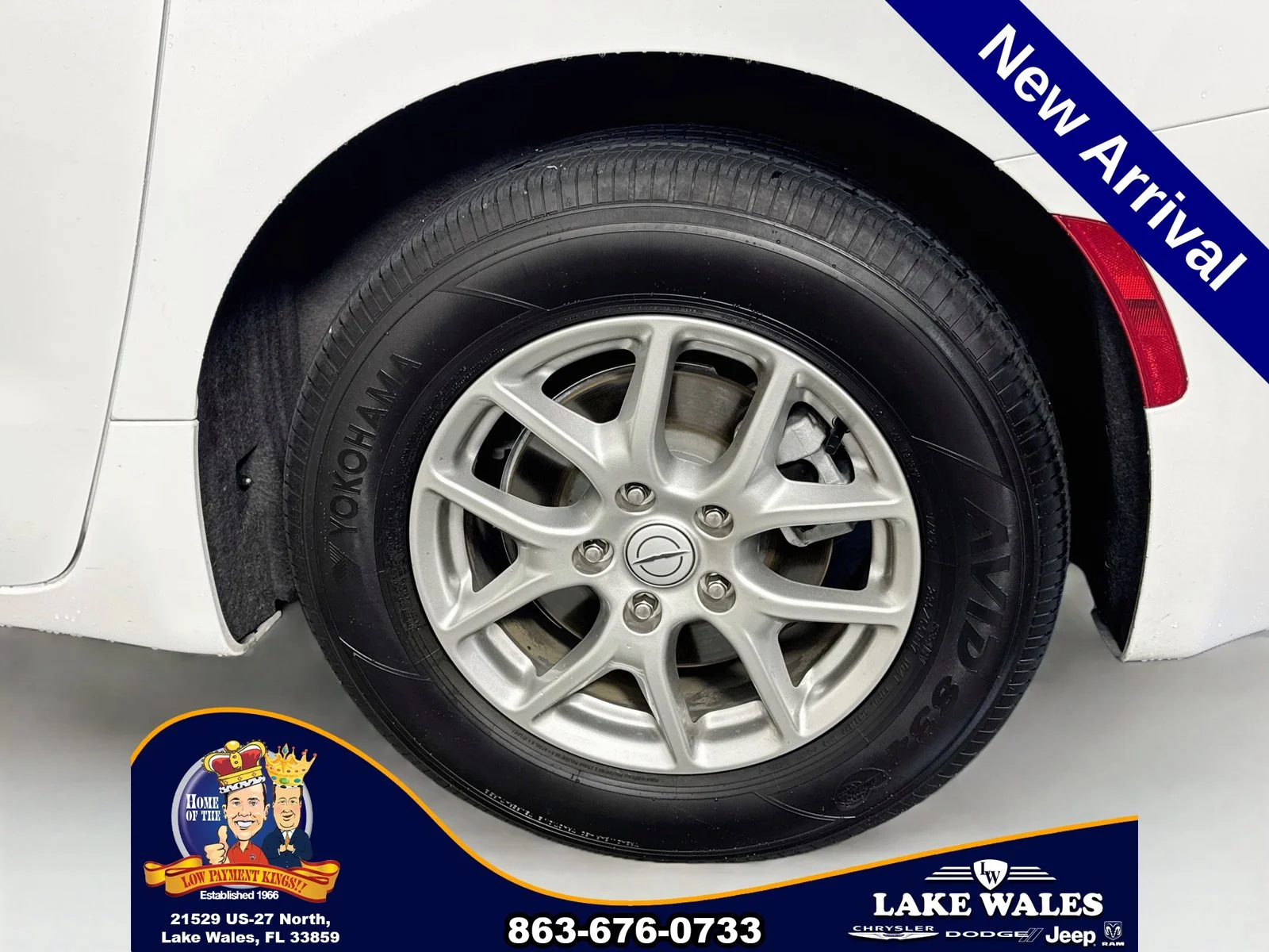 Used 2026 White Chrysler Select image 31
