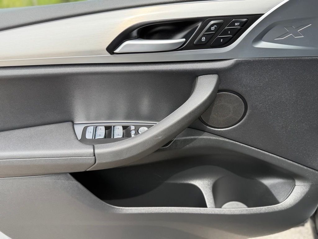 Used 2024 Gray BMW xDrive30i image 18
