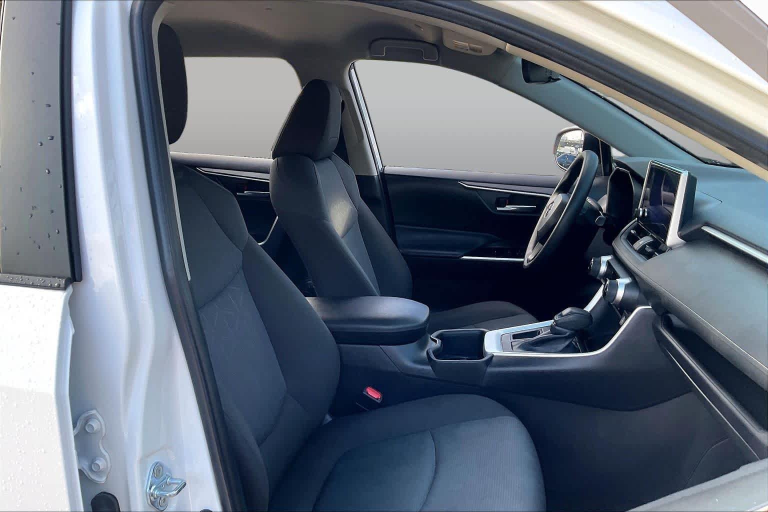 Used 2025 Ice Cap Toyota XLE image 9