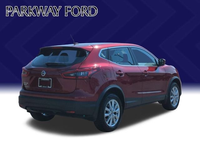 Used 2021 Red Nissan S image 5