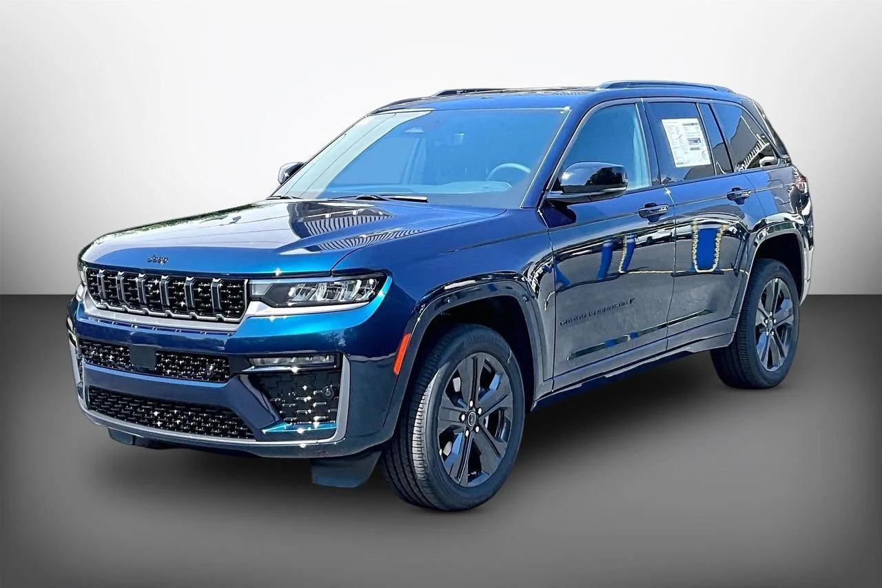 New 2027 Fathom Blue Pearl-Coat Paint Jeep Limited Reserve image 4