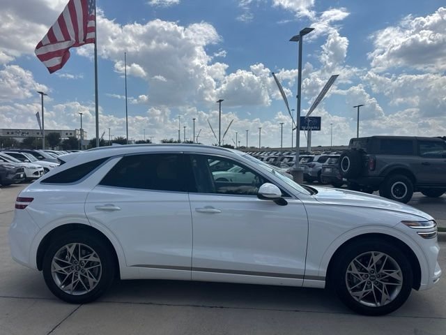 Used 2025 White Genesis 2.5T image 2