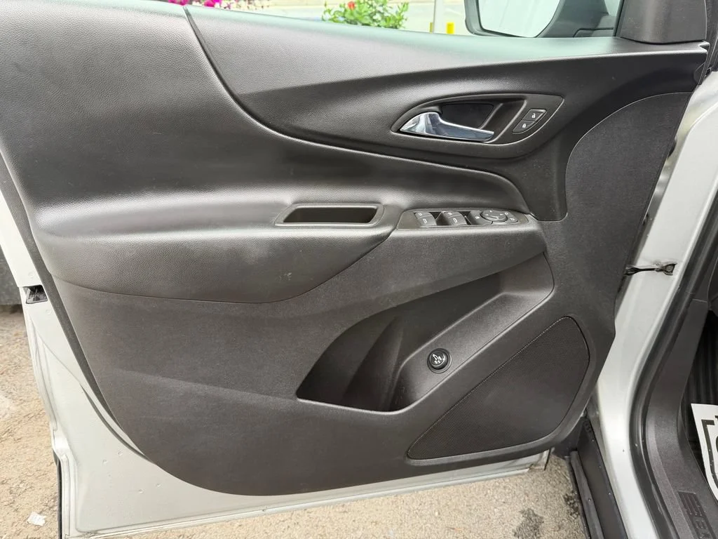 Used 2022 Silver Ice Metallic Chevrolet LT image 13