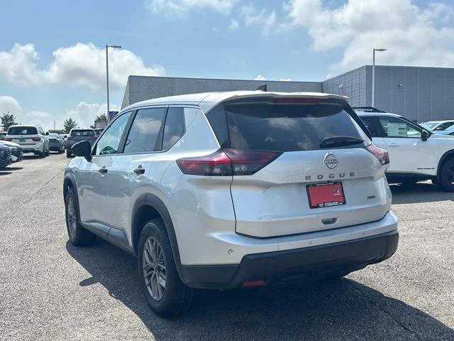 Used 2024 Silver Nissan S image 7